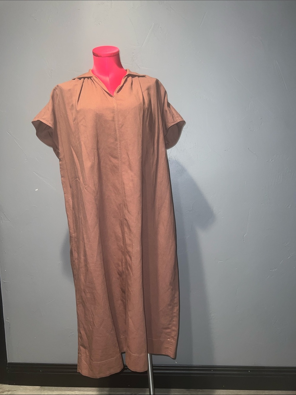 NWOT Brown Maxi-length ShortSleeve kaftan dress with collar.